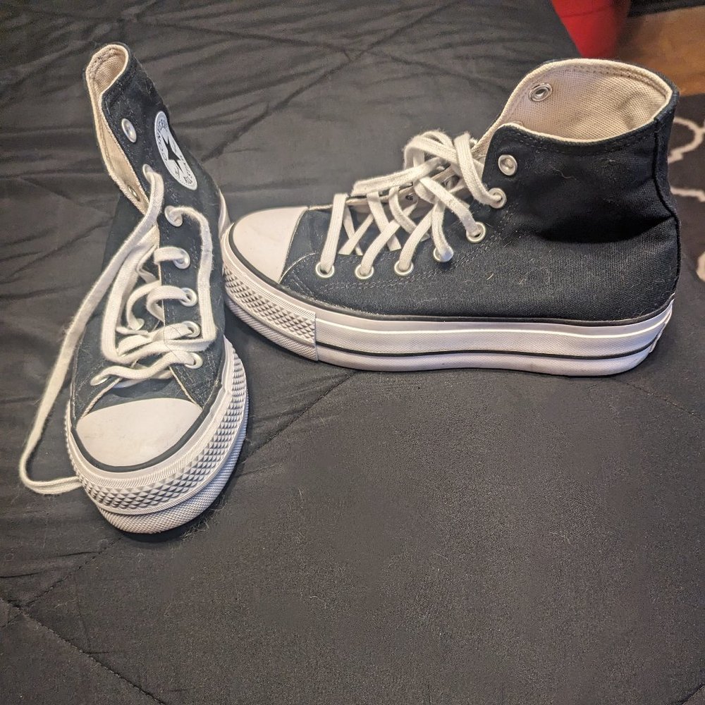 Women's Converse platform(small lift) sz 7.5